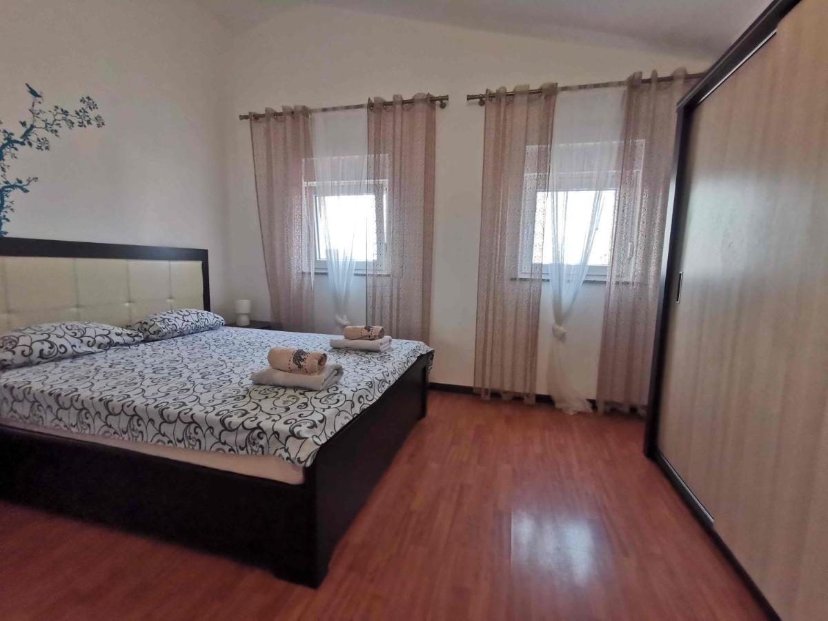 Apartmani Viktorija Fazana Exterior photo