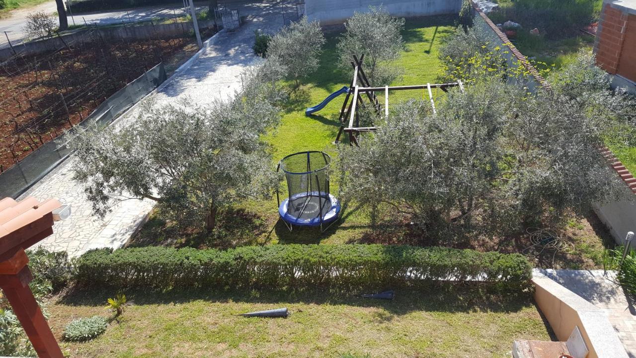 Apartmani Viktorija Fazana Exterior photo
