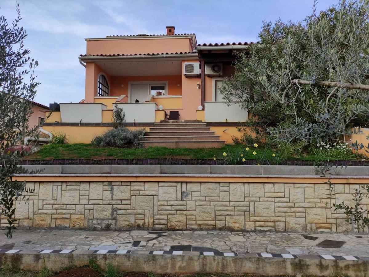 Apartmani Viktorija Fazana Exterior photo