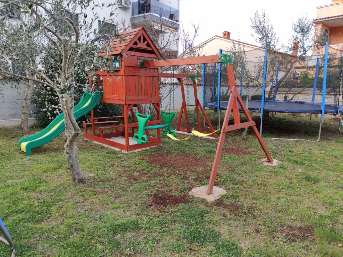 Apartmani Viktorija Fazana Exterior photo