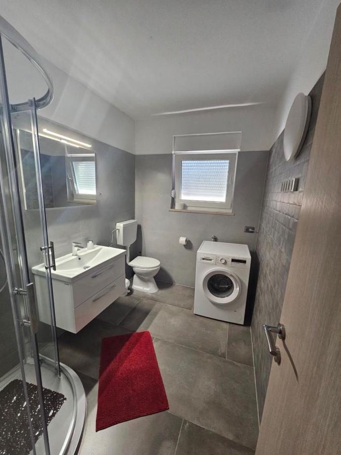 Apartmani Viktorija Fazana Exterior photo