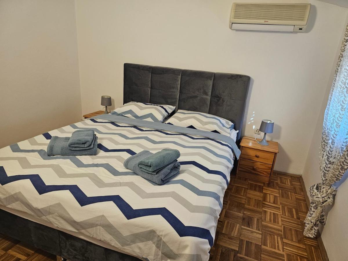Apartmani Viktorija Fazana Exterior photo