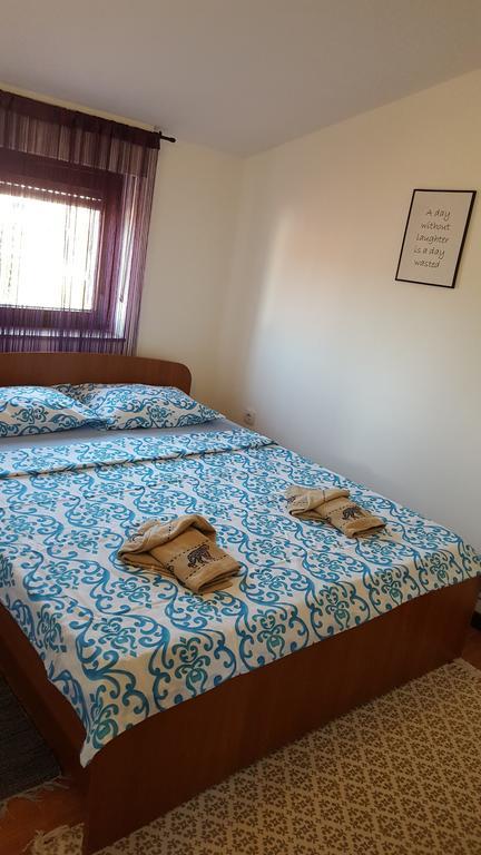 Apartmani Viktorija Fazana Exterior photo