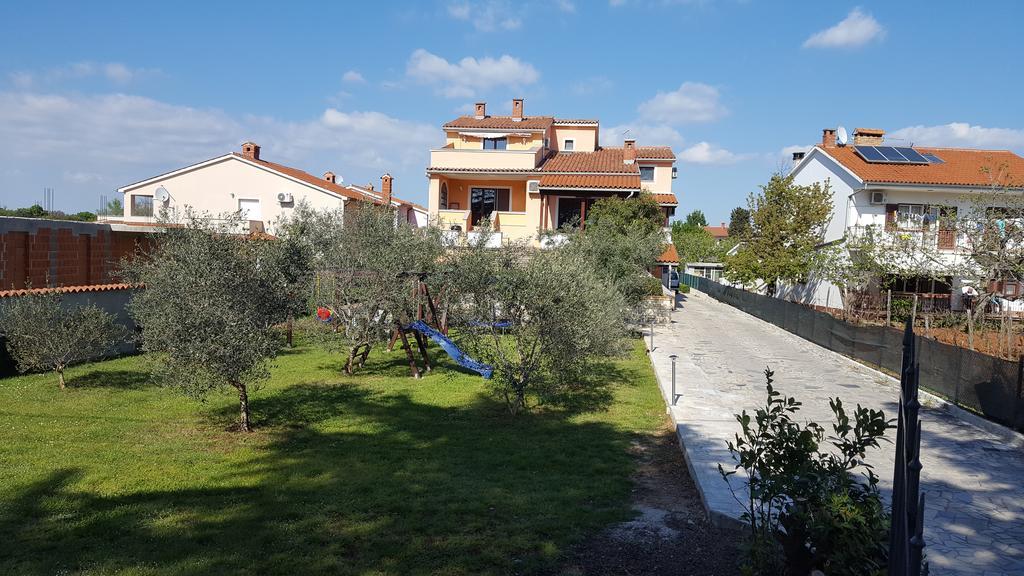 Apartmani Viktorija Fazana Exterior photo