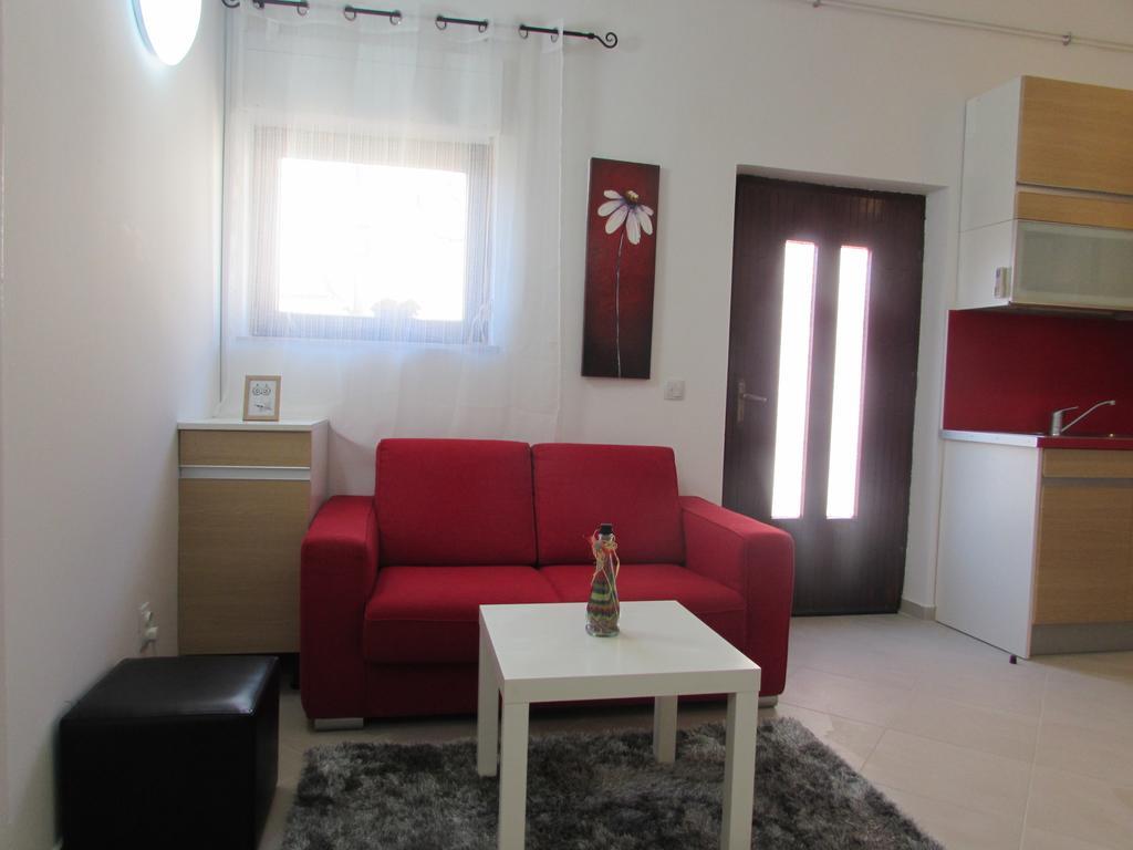 Apartmani Viktorija Fazana Exterior photo