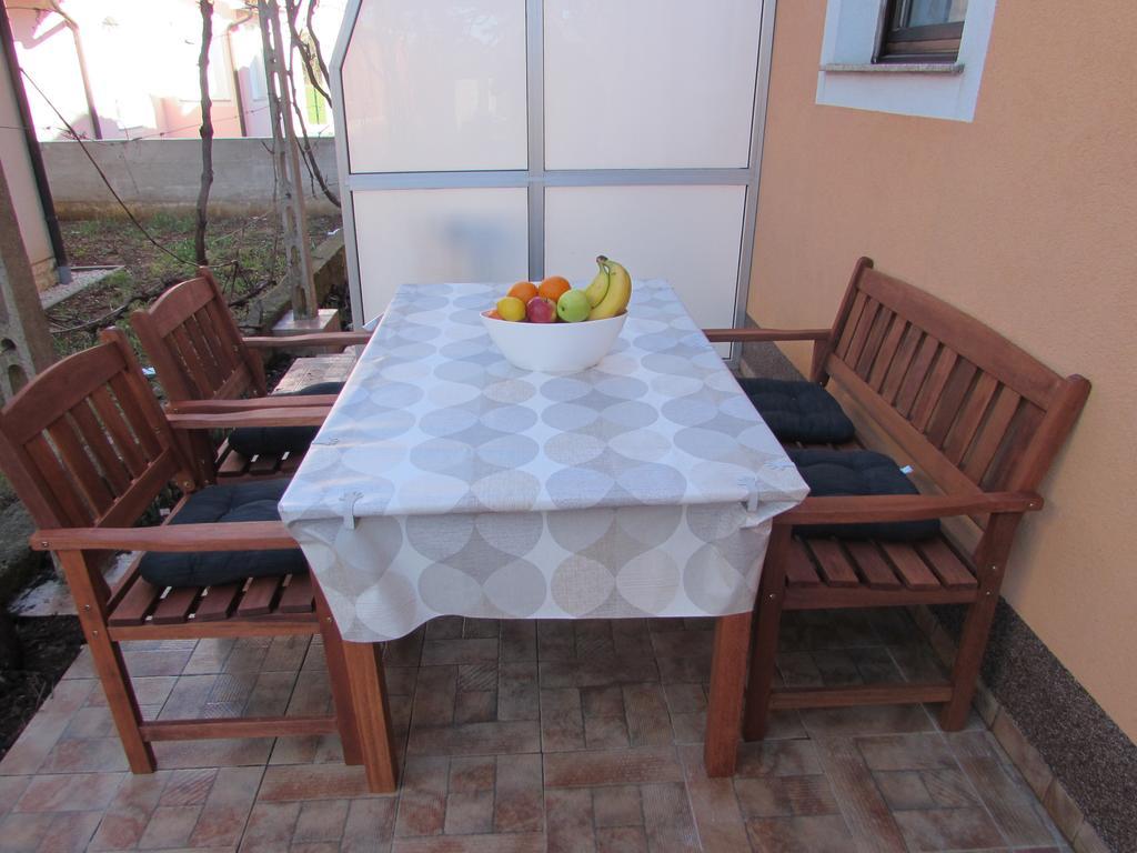 Apartmani Viktorija Fazana Exterior photo