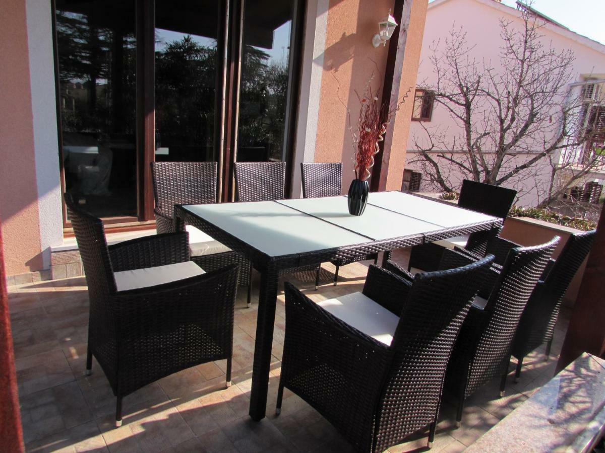 Apartmani Viktorija Fazana Exterior photo