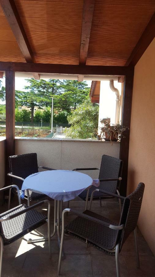 Apartmani Viktorija Fazana Exterior photo